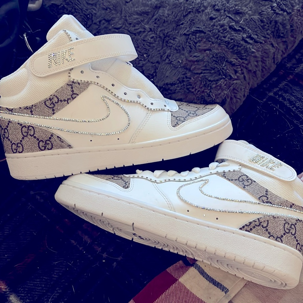 high top Nike youth sz 6y